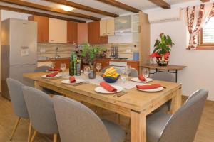 Spacious holiday home Guran