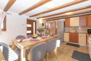 Spacious holiday home Guran