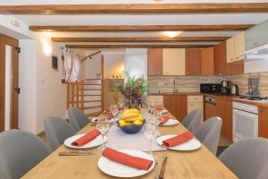 Spacious holiday home Guran