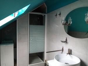 B&B / Chambres d'hotes Havre de paix au bord de l'Eure-chambres d'hotes-petit studio mansarde-logements insolites : photos des chambres