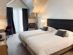 Superior Twin Room with Lake View room in Hotel La Barcarolle