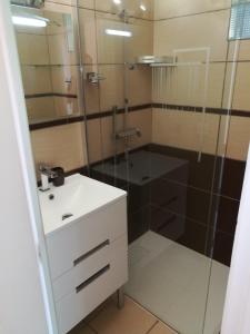 Appartement classé 3 étoiles au 1er étage dune maison avec jardin dans un quartier calme