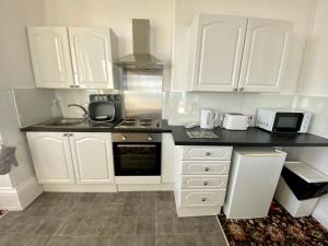 One-Bedroom Apartment room in Beaconsfield Holiday Apartments
