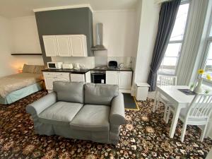 Studio with Sea View room in Beaconsfield Holiday Apartments