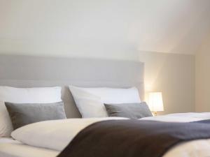 Reetland am Meer - Luxus Reetdachvilla mit 3 Schlafzimmern, Sauna und Kamin E07