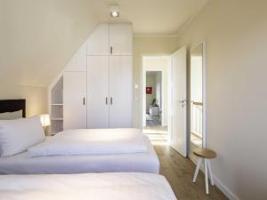 Reetland am Meer - Luxus Reetdachvilla mit 3 Schlafzimmern, Sauna und Kamin E07