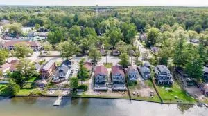 Beach1 Riverfront Resort - Tiny