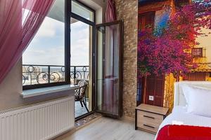 Видовая квартира в Аркадии с балконом