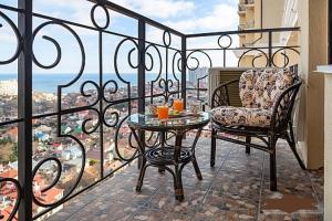 Видовая квартира в Аркадии с балконом