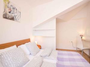 Apartments in Vrbnik - Insel Krk 13611