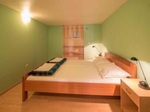 Apartment in Vrbnik/Insel Krk 13614 