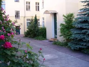 柏林斯特里霍夫膳食公寓酒店 - 柏林附近贝尔瑙