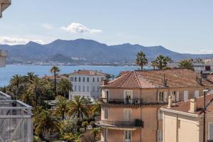 LB Vacation Rentals I Cannes Center, Renovated Apartment with Balcony, Ideal for Holidays or Congress!