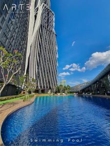Arte Mont Kiara Luxury Suite with Heated Jacuzzi Pods - Free Parking - Next to MITEC- by The Stay Hub
