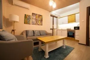 Апартамент РАЙНОВИ - Byeglezh