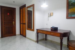 Spacious Classic 1BR Apartment at Taman Beverly By Travelio