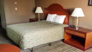 Queen Room - Disability Access room in The La Grande Inn