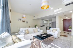 Charming 3 BR with walking distance to the Beach