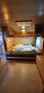 Mobile Home room in Le Chandelier