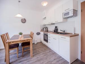 Dünenpark Binz - Komfortplus Ferienwohnung mit 1 Schlafzimmer und Balkon im Dachgeschoss 295