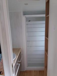 Luxueuze stacaravan 4pers met terras en tuintje Bredene (2010)