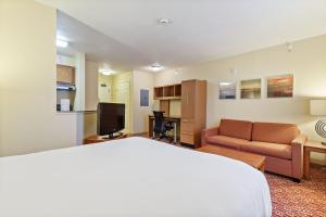 Deluxe studio 1 Queen Bed Non-Smoking room in Extended Stay America Suites - Newport News - Yorktown