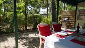 Campings Chalets met buitenkeuken op Camping Lei Suves - JoyCasa : photos des chambres