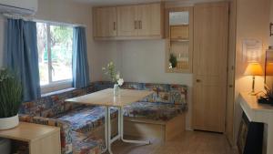 Campings Chalets met buitenkeuken op Camping Lei Suves - JoyCasa : photos des chambres