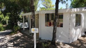 Campings Chalets met buitenkeuken op Camping Lei Suves - JoyCasa : photos des chambres