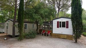 Campings Chalets met buitenkeuken op Camping Lei Suves - JoyCasa : photos des chambres