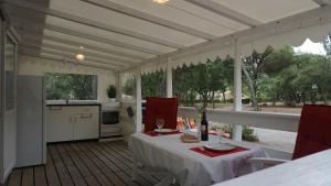 Campings Chalets met buitenkeuken op Camping Lei Suves - JoyCasa : Mobile Home