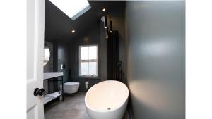 Stunning, Brand New 3BR Home - Central Oxford - Pass the Keys