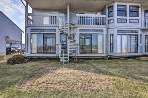 Serene Abode on Lake Erie about 9 Miles to Oak Harbor