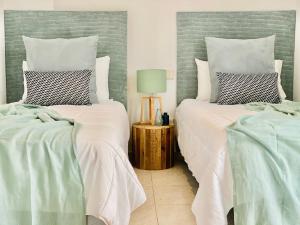 Canaryislandshost l Famara Surfer