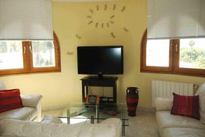 Bonita villa independiente con piscina privada grande en zona muy tranquila