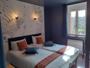 B&B / Chambres d'hotes CHARMES EN VILLE Le Charme Poetique : photos des chambres