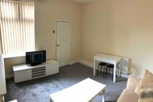 Manchester Lounge 4BR house Stockport Airport