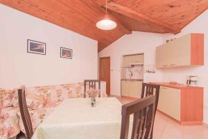 Apartments in Mali Losinj 14985B