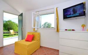 Holiday Home 1 room in Holiday home in Tucepi 6624
