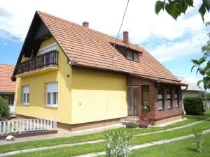 Apartment Balatonbereny 4 - Vörs