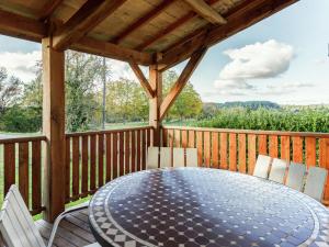Maisons de vacances Vintage Holiday Home in Loubejac with a Private Pool : photos des chambres