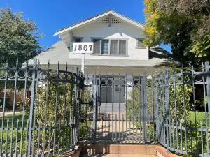 The California - Hollywood - North Hollywood