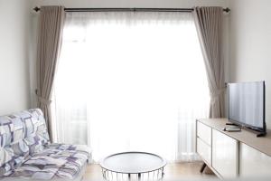 Deluxe & Cozy 3BR at Gateway Pasteur Apartment By Travelio