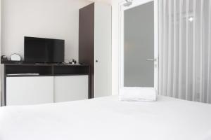 Artistic 1BR Apartment at Gateway Pasteur near Exit Toll Pasteur By Travelio