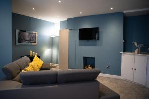 Castle-view apartments, apartment one