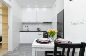 Metro Bielany Apartments by Renters