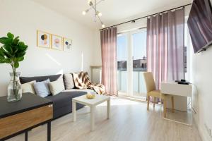 Metro Bielany Apartments by Renters