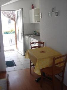 Studio apartment in Brist with Seaview, Balcony, Air condition, WIFI (4333-2)