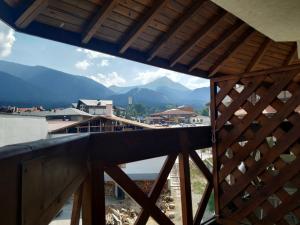 Large Gondola Apartment - Center, Neon