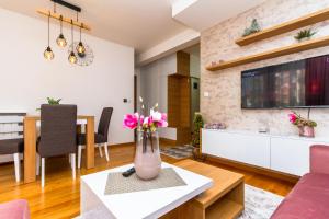 “Apartment Golden Peace”